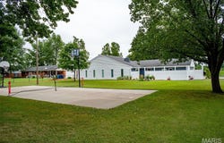 1 Fairway Dr, Mount Vernon, IL 62864