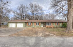 114 E Howard Street, Girard, KS 66743