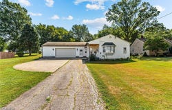 43 S Van Buren Avenue, Barberton, OH 44203