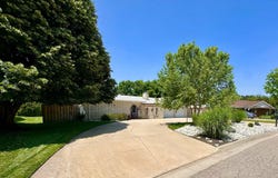 516 Ponderosa Ln, Sterling, KS 67579