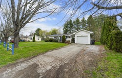 42 Sugarloaf Lane, Bangor, ME 04401