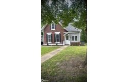 811 C Avenue E, Oskaloosa, IA 52577