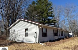 559 Gitchegumee Drive, Buckley, MI 49620