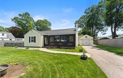 320 Miantonomo Drive, Warwick, RI 02888