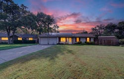 184 Oakhurst Drive, Bedford, TX 76022