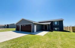 1210 NE 32nd Avenue, Aberdeen, SD 57401