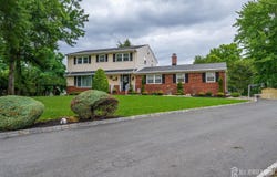 31 Runnymede Road, Colonia, NJ 07067