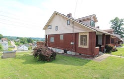 1405 Leaside Dr, Lincoln Place, PA 15207