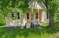 350 S 5th Street, Ellington, MO 63638