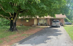 2071 Colonial Lane, Hickory, NC 28601