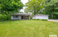 1701 WOODLAND KNOLLS Road, Metamora, IL 61548