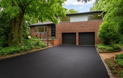 8 Junard Drive, Roslyn, NY 11576