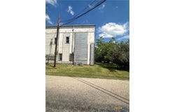 1010 Nelson, Yoakum, TX 77995