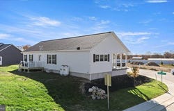 1412 HEYTESBURY Road, WALNUTPORT, PA 18088
