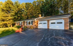 1740 VALLEY GREEN Road, ETTERS, PA 17319