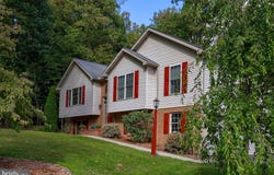 1475 TURNPIKE RD, ELIZABETHTOWN, PA 17022
