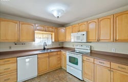 47578 SCHOOL ST, Oakridge, OR 97463