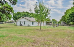 1100 E 6TH Street, Springtown, TX 76082