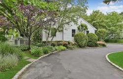 45 Poplar Drive, East Hills, NY 11576