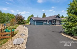 1023 Kaitlyn Loop, McCall, ID 83638