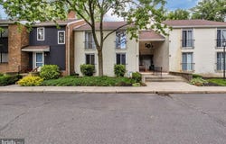 18 S CLOSE, MOORESTOWN, NJ 08057