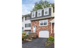 1356 Quail Run Cir, Bethel Park, PA 15102