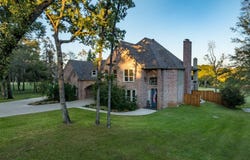 2001 Rose Pointe, Athens, TX 75752