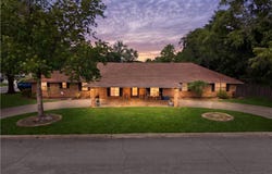 1613 S Colonial Circle, Sallisaw, OK 74955