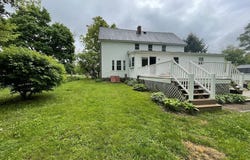 14 Wheelwright Rd, Barre, MA 01005