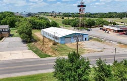 1406 Neptune Drive, Clinton, OK 73601