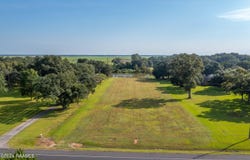 9303 E Old Spanish Trail, Jeanerette, LA 70544