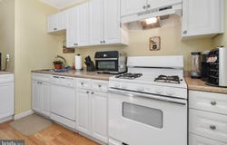 26 CHATHAM COURT, HIGHTSTOWN, NJ 08520