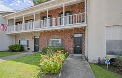 5375 Arlington Ct, Baton Rouge, LA 70820