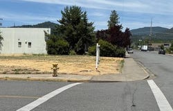1596 NW Washington Boulevard, Grants Pass, OR 97526