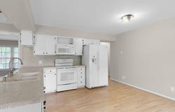 2204 Renown Dr, Jeffersontown, KY 40299