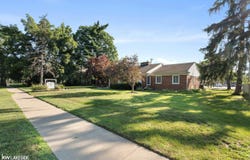 45280 Cass, Utica, MI 48317