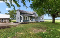 5306 Hillcrest Dr, Allenton, WI 53002