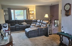 2476 Crows Nest Drive, Hobart, IN 46342