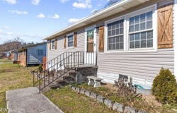 215 Hillcrest St, Clinton, TN 37716