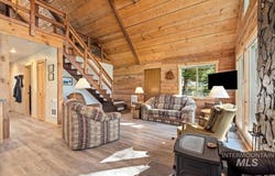 31 Southfork Dr, Lowman, ID 83637