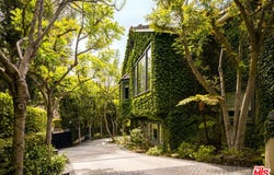 9910 Tower Ln, Los Angeles, CA 90210