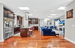 227 S Walnut Lane, Schaumburg, IL 60193