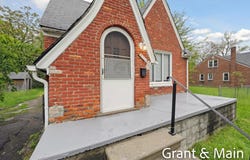 19250 Charest Street, Detroit, MI 48234