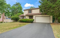 7 Hawthorn Circle, Albany, NY 12203