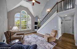 1084 Hillside Lane, Lenoir City, TN 37771