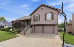 813 SW WOODLAND Drive, Grain Valley, MO 64029