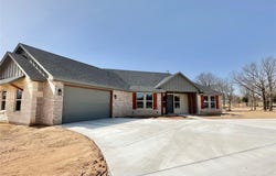 101 Villa Court, Poolville, TX 76487