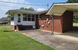 120 River Dr, Tuscumbia, AL 35674