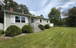 231 River Road, Topsham, ME 04086