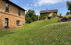 500 4th St, Marianna, PA 15345